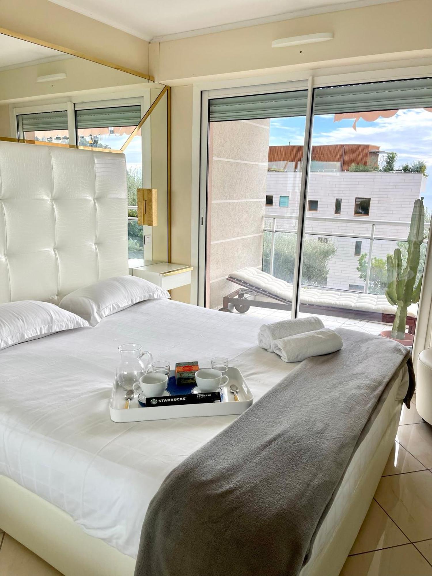 Les Jardins De Monaco Vue Mer Et Piscine Apartman Saint-Antoine  Kültér fotó